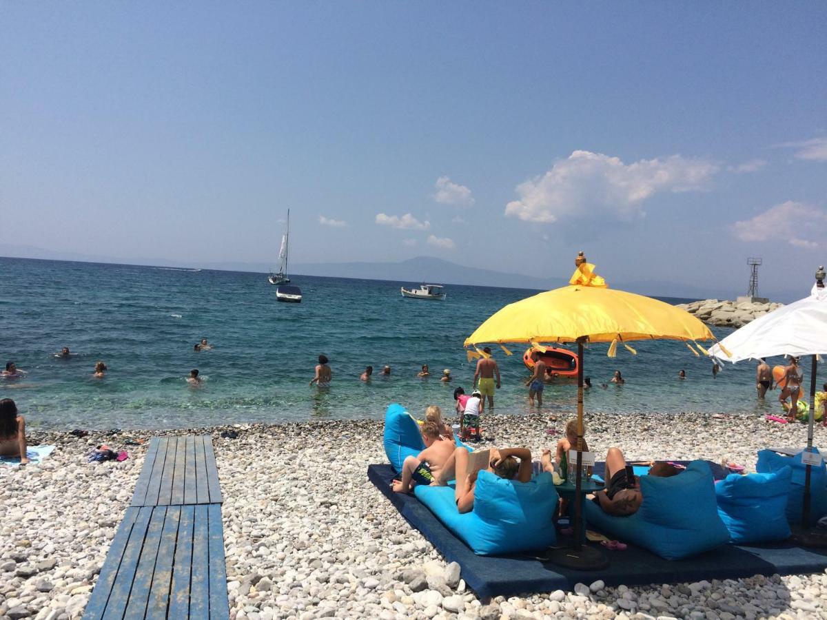 Апартаменты Agali 1 Mesonet In Front Of The Sea Акрогиали Экстерьер фото